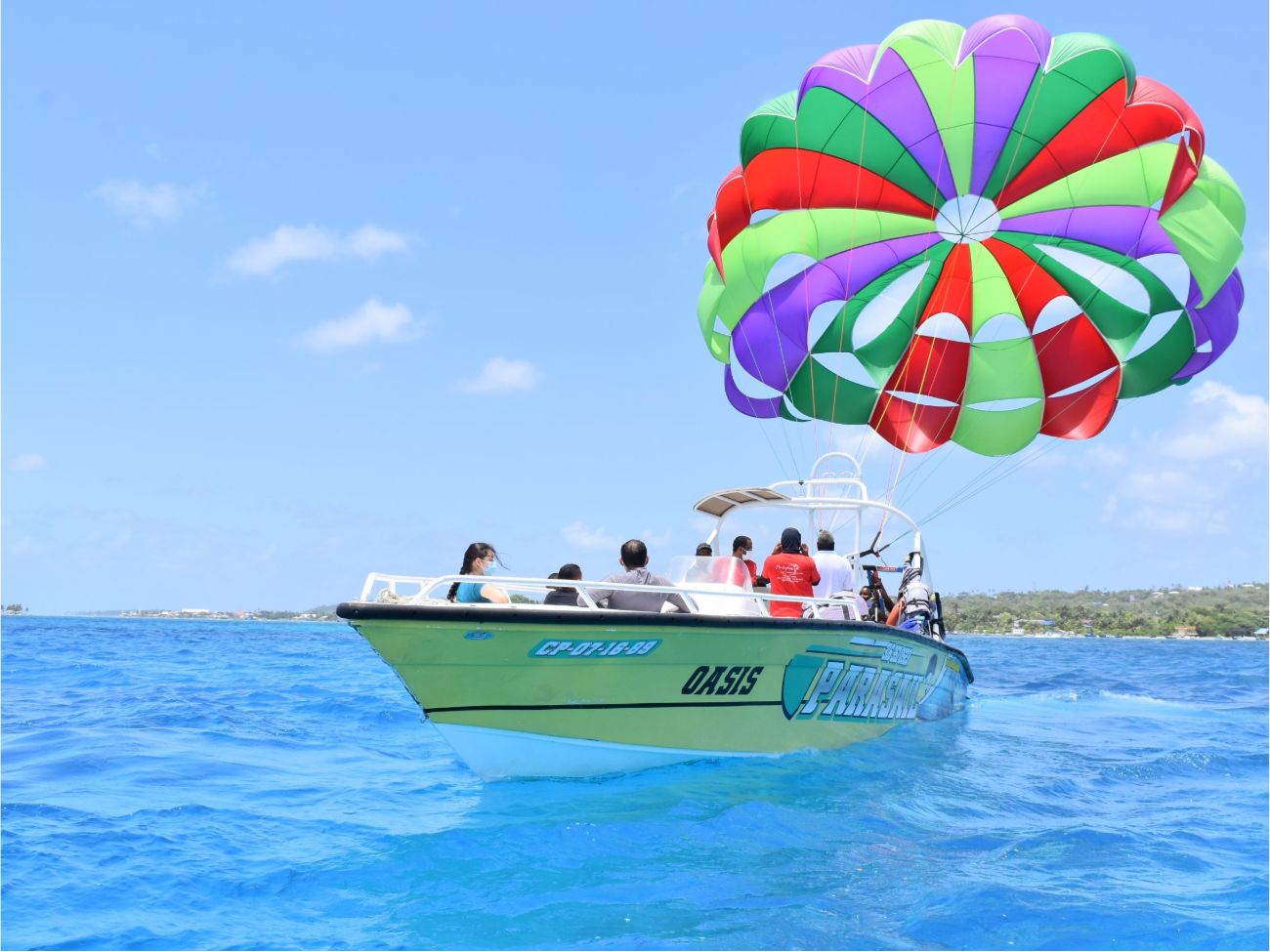Lancha rápida para inicio de actividad Parasail