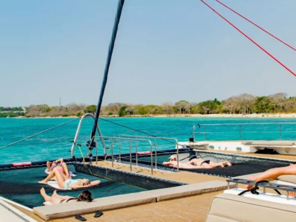 Pasadía Islas del Rosario en Catamarán