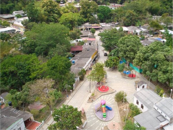 Combo de Actividades #12: Minca, Pozo Azul, Taganga y Playa Grande + Bahía Concha Parque Tayrona + Fiesta Blanca en Katamarán + City Tour en Santa Marta (4 Tours)