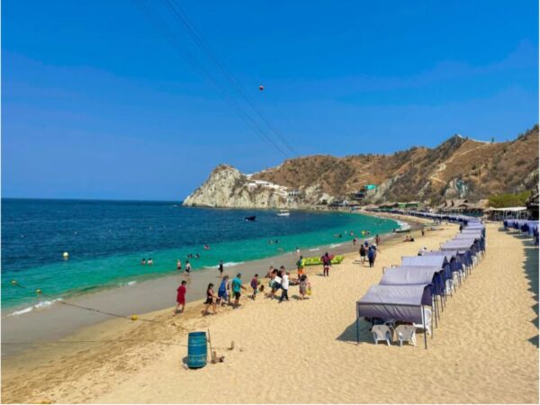 Combo de Actividades #13: Minca, Pozo Azul, Taganga y Playa Grande + Bahía Concha Parque Tayrona + Fiesta Blanca en Katamarán + Acuario con Show de Delfines y Playa Blanca + City Tour en Santa Marta (5 Tours)