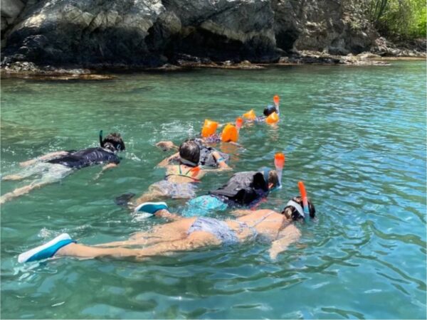 Combo de Actividades #12: Minca, Pozo Azul, Taganga y Playa Grande + Bahía Concha Parque Tayrona + Fiesta Blanca en Katamarán + City Tour en Santa Marta (4 Tours)
