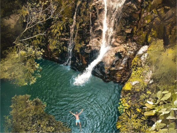 Combo de Actividades #15: Buceo + Pasadía en Minca: Cascadas, Miradores y Taller de Café y Cacao en la Sierra Nevada (2 Tours)