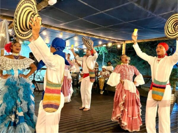 Combo de Actividades #12: Minca, Pozo Azul, Taganga y Playa Grande + Bahía Concha Parque Tayrona + Fiesta Blanca en Katamarán + City Tour en Santa Marta (4 Tours)