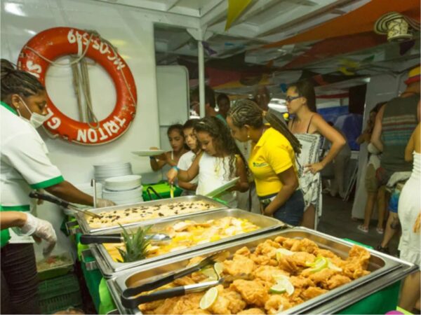 Combo de Actividades #10: Parasail + Noche Blanca + Buceo en San Andrés Islas (3 Tours)
