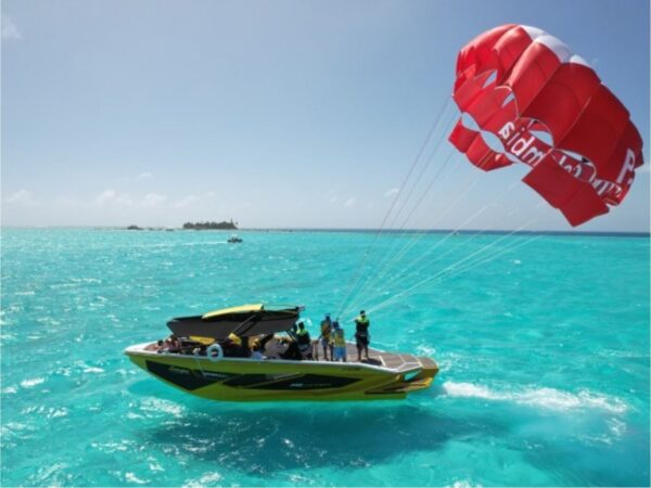 Combo de Actividades #6: Tour Bahía en Pontón + Parasail en San Andrés Islas (2 Tours)