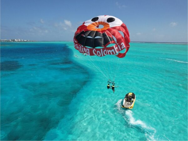 Combo de Actividades #6: Tour Bahía en Pontón + Parasail en San Andrés Islas (2 Tours)