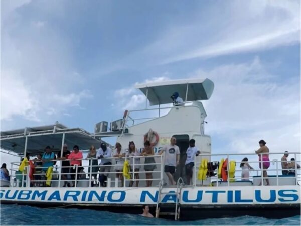 Combo de Actividades #14: Tour VIP a Acuario, Haynes Cay, Johnny Cay, Manglares + Semisubmarino en San Andrés Islas (2 Tours)