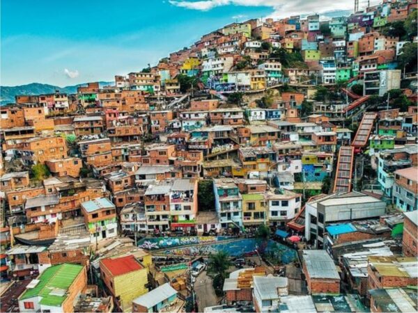Combo de actividades #1: Comuna 13 con City Tour Medellín + Tour a Guatape (2 Tours)