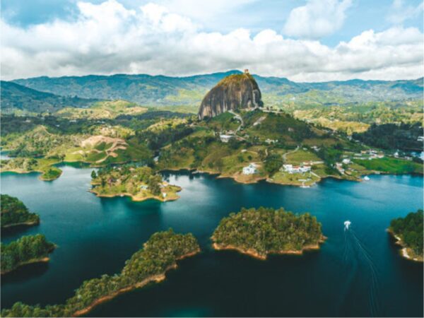 Combo de actividades #1: Comuna 13 con City Tour Medellín + Tour a Guatape (2 Tours)