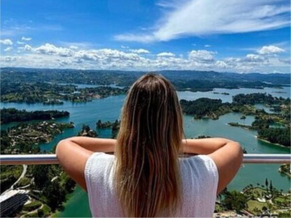 Combo de actividades #1: Comuna 13 con City Tour Medellín + Tour a Guatape (2 Tours)