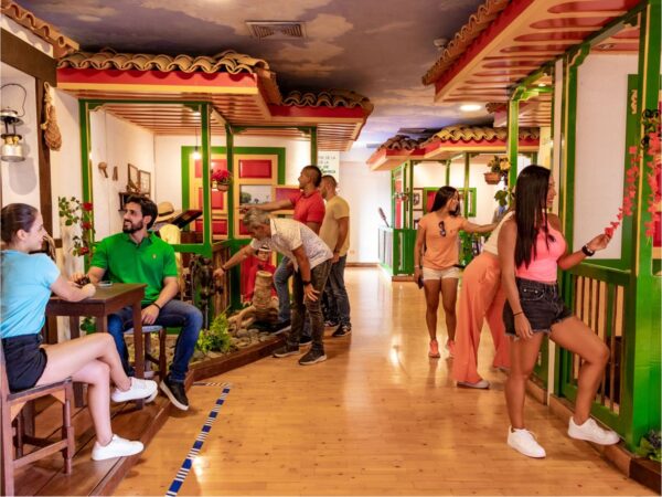 Combo de actividades #1: Comuna 13 con City Tour Medellín + Tour a Guatape (2 Tours)
