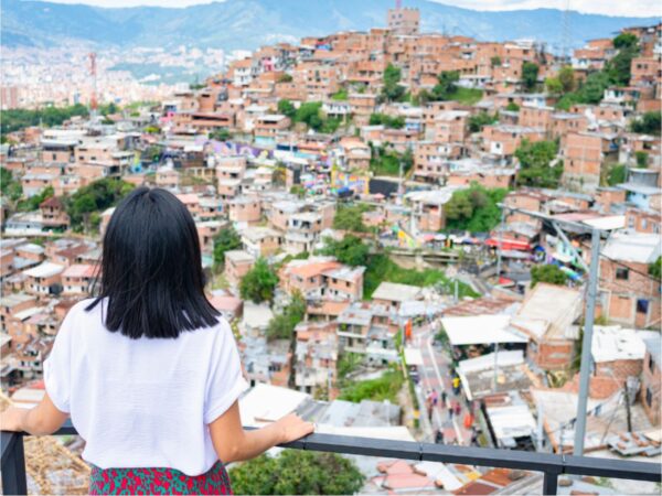 Combo de actividades #1: Comuna 13 con City Tour Medellín + Tour a Guatape (2 Tours)