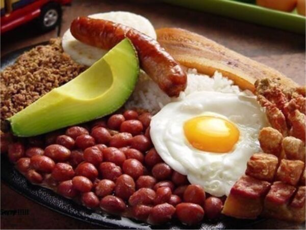 Combo de actividades #1: Comuna 13 con City Tour Medellín + Tour a Guatape (2 Tours)