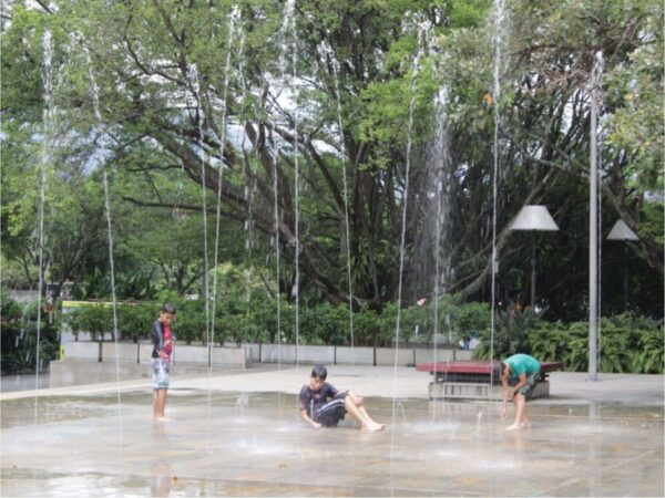 Combo de actividades #1: Comuna 13 con City Tour Medellín + Tour a Guatape (2 Tours)
