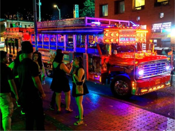 Combo de actividades #4: Tour a Guatapé + Chiva Rumbera Medellín (2 Tours)