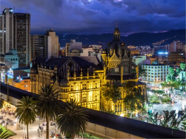 Combo de actividades #4: Tour a Guatapé + Chiva Rumbera Medellín (2 Tours)