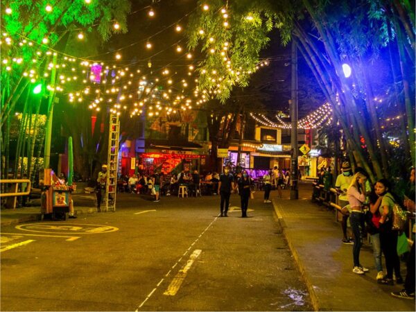 Combo de actividades #4: Tour a Guatapé + Chiva Rumbera Medellín (2 Tours)