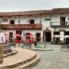 Combo de actividades #7: Comuna 13 con City Tour Medellín + Tour a Guatape + Tour a Hacienda Napoles + Chiva Rumbera + Tour a Santafe de Antioquia (5 Tours)