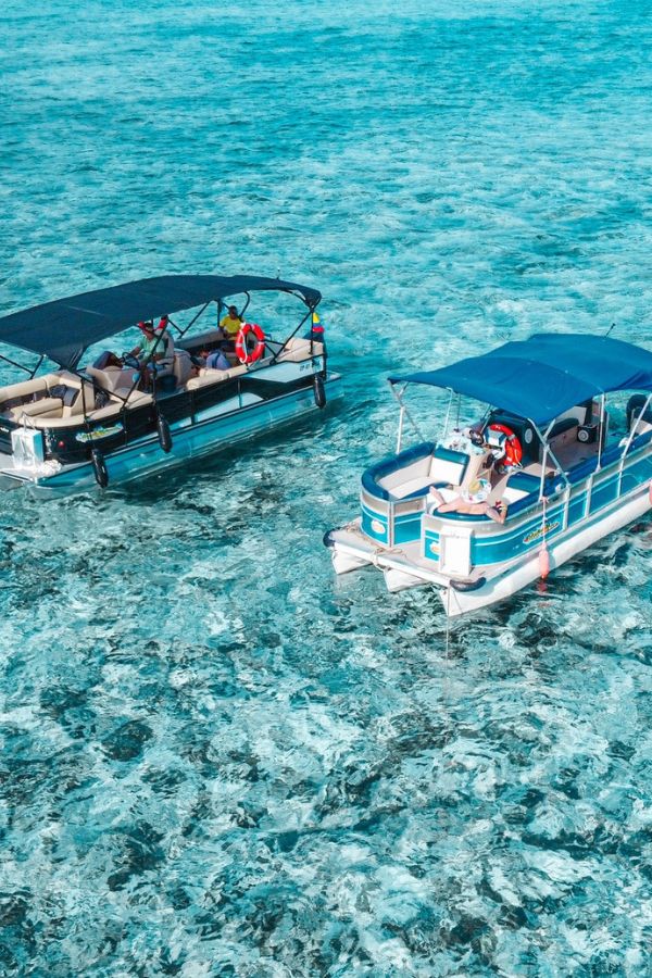 alquiler de embarcaciones san andres islas con aventureros 360 Alquiler de Pontónes en San Andrés Islas