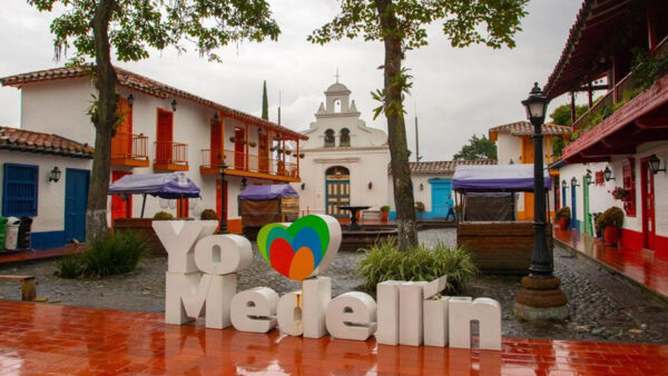 Colombia Total: Explora Bogotá, Eje Cafetero, Medellín, Cartagena y Santa Marta