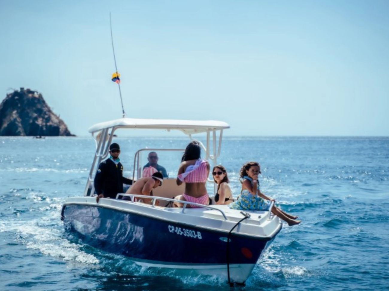 Recorrido en bote deportivo por las playas de Santa Marta