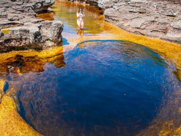 Aventura Guaviare: Rios, Arte Rupestre, Túneles Naturales, Laguna Negra y Puerta de Orión (4D/3N)