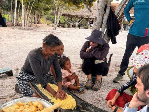Expedición Guainía 4 días · 3 noches Cerros de Mavicure, comunidades indígenas y Estrella Fluvial del Orinoco 5 Expedición Guainía 4 días y 3 noches | Cerros de Mavicure