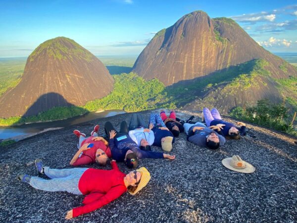 Expedición Guainía 5 días · 4 noches Cerros de Mavecure, comunidades indígenas y Estrella Fluvial del Orinoco con Aventureros 360 1 Expedición Guainía 4 días y 3 noches | Cerros de Mavicure