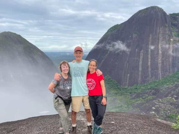 Expedición Guainía 5 días · 4 noches Cerros de Mavecure, comunidades indígenas y Estrella Fluvial del Orinoco con Aventureros 360 11 Expedición Guainía 4 días y 3 noches | Cerros de Mavicure