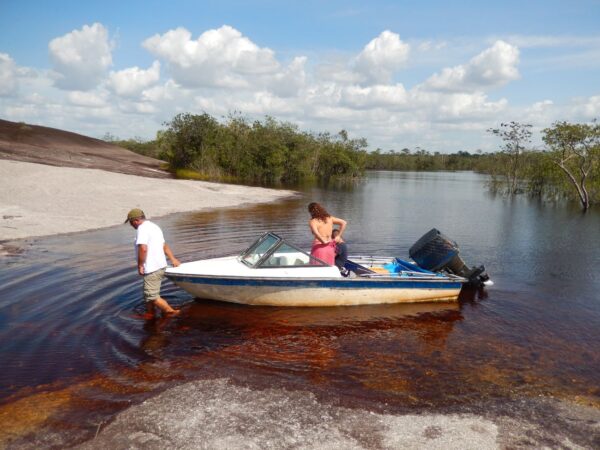 Expedición Guainía 5 días · 4 noches Cerros de Mavecure, comunidades indígenas y Estrella Fluvial del Orinoco con Aventureros 360 12 Expedición Guainía 4 días y 3 noches | Cerros de Mavicure