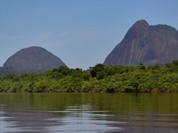 Expedición Guainía 5 días · 4 noches Cerros de Mavecure, comunidades indígenas y Estrella Fluvial del Orinoco con Aventureros 360 2 Expedición Guainía 5 días y 4 noches | Cerros de Mavicure
