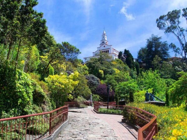 Tour a Monserrate