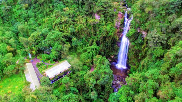 Tour a la Cascada más alta de Colombia La Chorrera