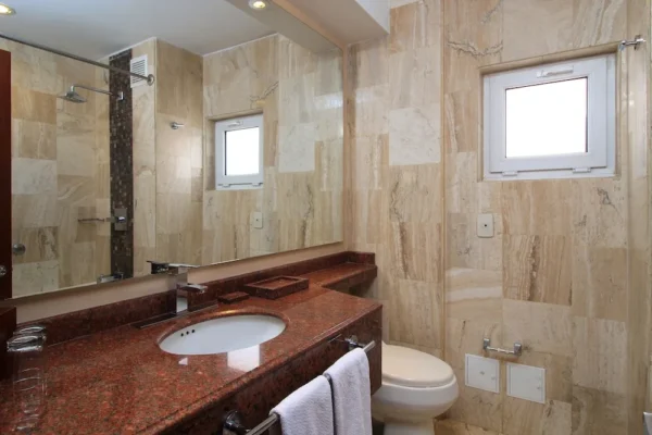 Baño Windsor Hotel ESTELAR Windsor House <span style="color:#d4af37;">★★★★</span>