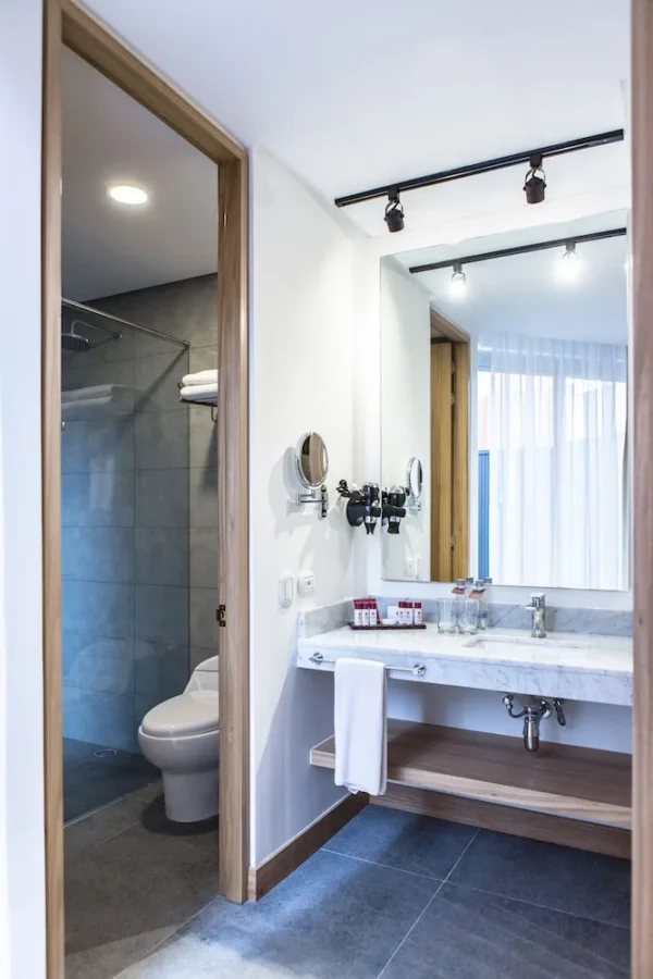 Best Western Plus 93 Park Hotel <span style="color:#d4af37;">★★★★</span>