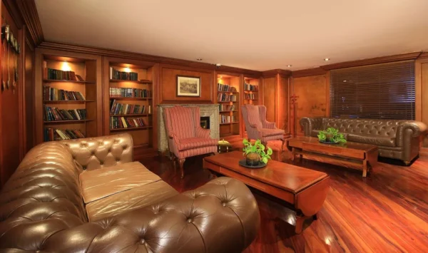 Biblioteca Windsor Hotel ESTELAR Windsor House <span style="color:#d4af37;">★★★★</span>