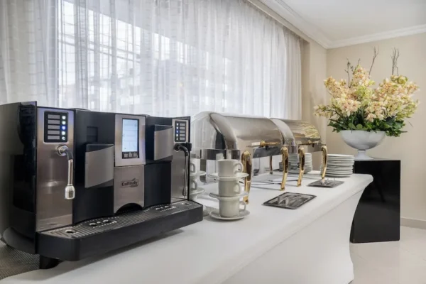 Buffet Egina Hotel Egina Bogotá <span style="color:#d4af37;">★★★</span>