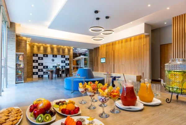 Desayuno Hotel Morrison Hotel Morrison By Cosmos <span style="color:#d4af37;">★★★★★</span>