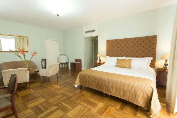 Hotel Nutibara <span style="color:#d4af37;">★★★</span>