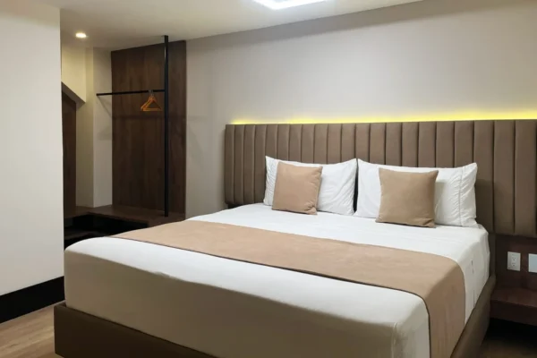 Hotel Continental ByHours <span style="color:#d4af37;">★★★</span>