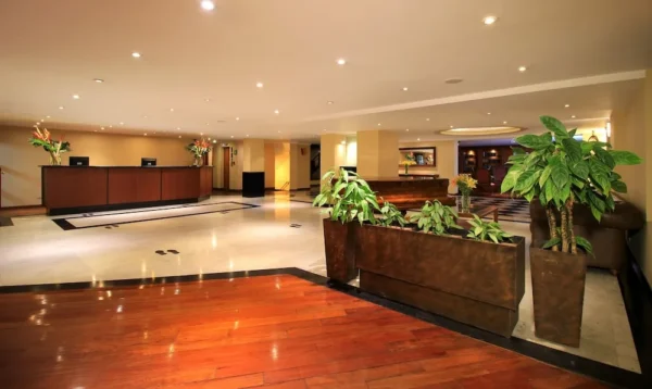 Lobby windsor Hotel ESTELAR Windsor House <span style="color:#d4af37;">★★★★</span>