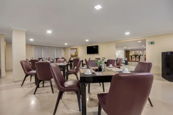 Restaurante Egina Hotel Egina Bogotá <span style="color:#d4af37;">★★★</span>