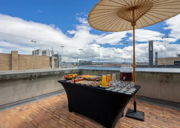 Terraza hotel morrison Hotel Morrison By Cosmos <span style="color:#d4af37;">★★★★★</span>