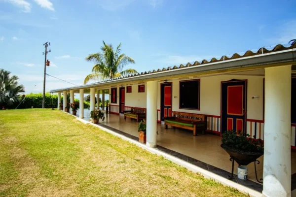 fachada nuevo monarca Finca Nuevo Monarca <span style="color:#d4af37;">★★★</span>